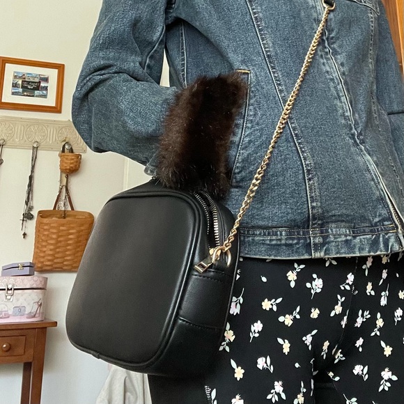 CROSS BODY  Classic chic MATTE BLACK The faux leather & gold chain bag - Picture 4 of 11